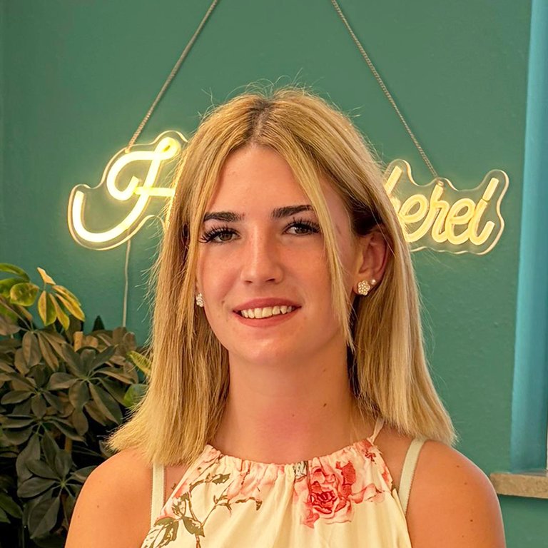 Haarmacherei Team, Alina