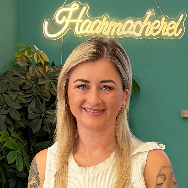 Haarmacherei Team, Irina